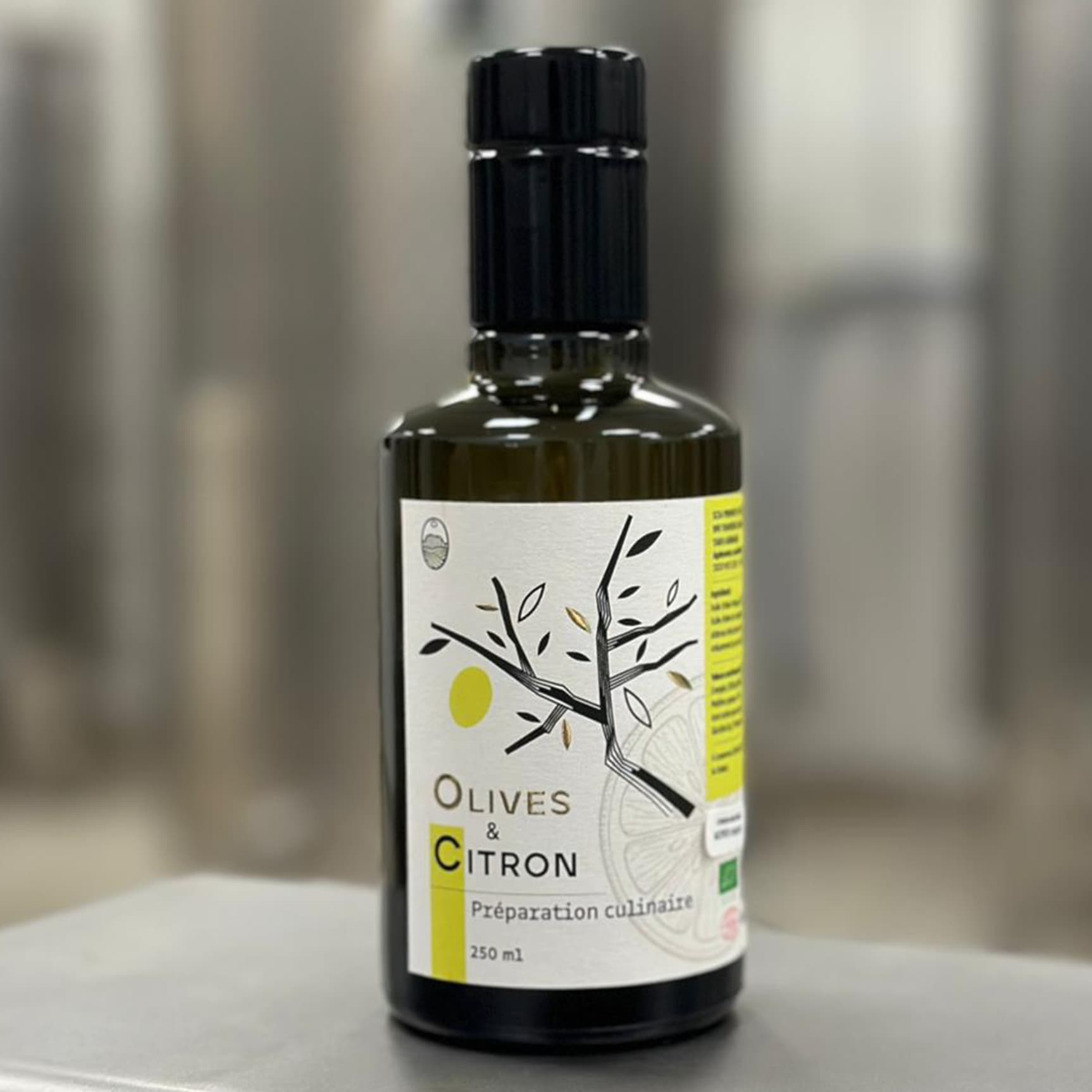 bouteille de 25cl d'huile d'olive aromatisée au citron